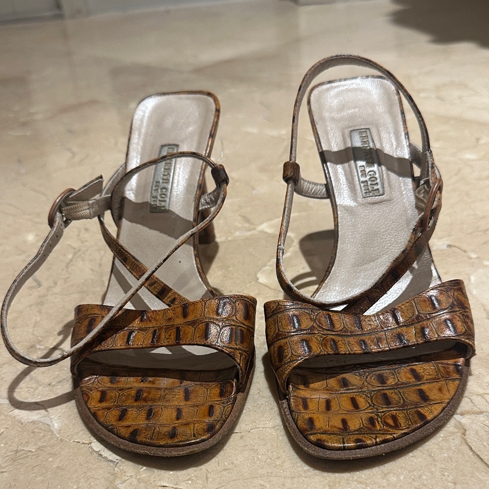 Kenneth Cole Tan Crocodile Pattern Sandals